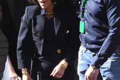 Lady-Gaga-cheerfully-looks-like-black-widow-Patrizia-Reggiani-on