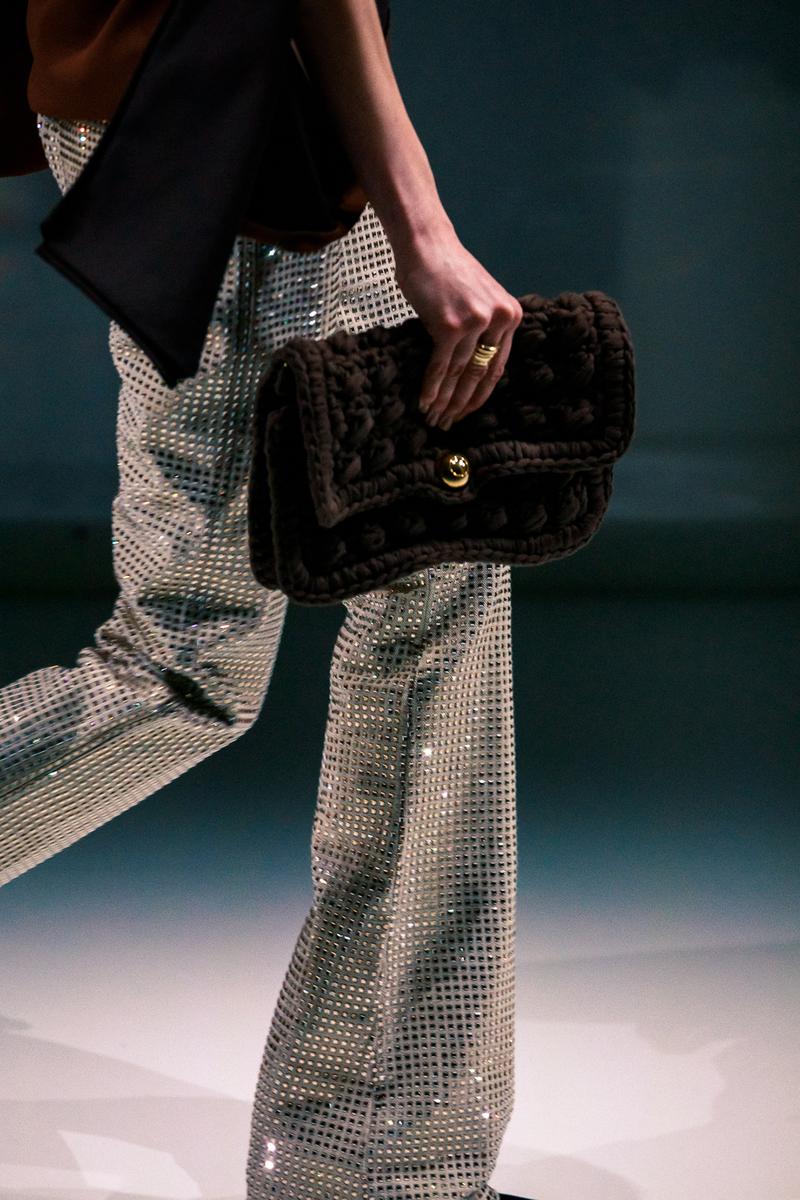 Bottega Veneta - moderný dotyk dizajnu intrecciato, strapce, pretiahnuté siluety v kolekcii Zima 2020 - 21, Milan Fashion Week, Móda Ženy, časť I. pic